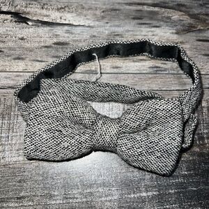 Gray Textured Bow Tie
